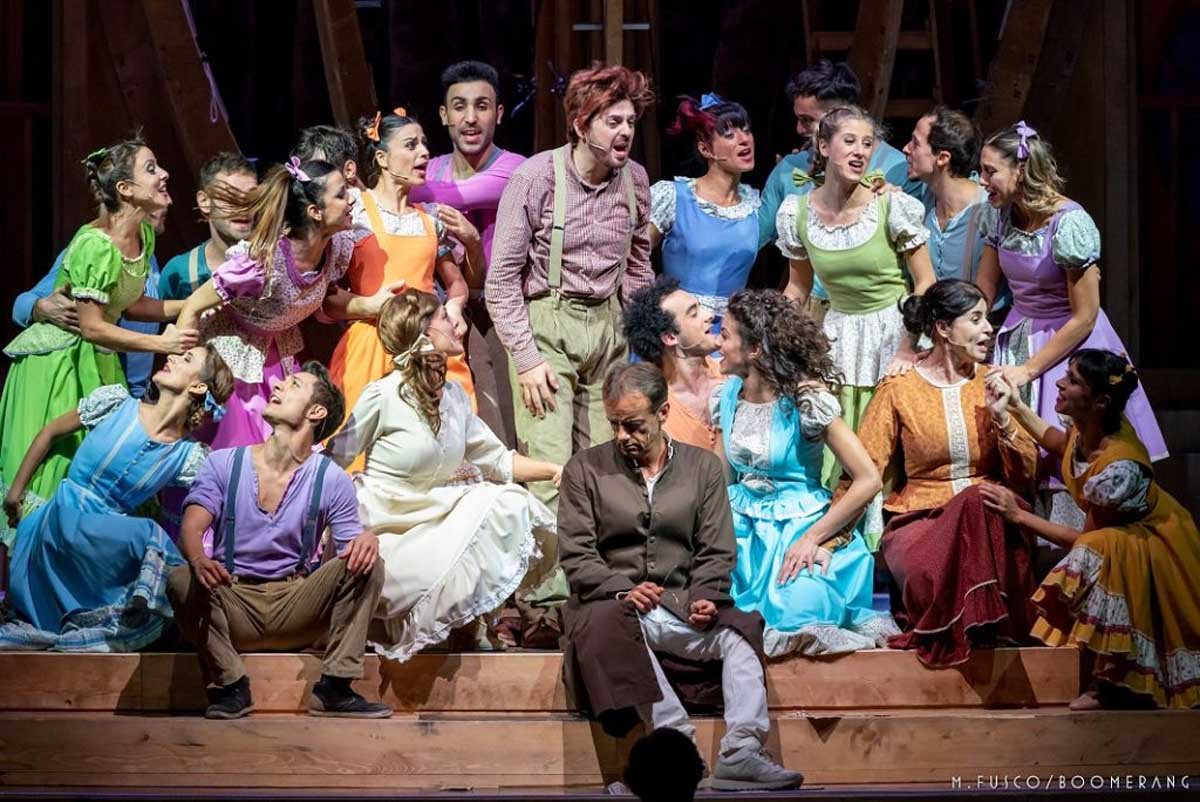 #La colomba di Aggiungi un posto a tavola atterra al Nazionale #Aggiungi un posto alla tavola del Teatro della Luna