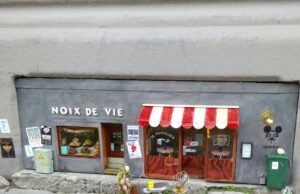 I topi svedesi che cambiano il modo di guardare le città: la street art in miniatura di Anonymouse