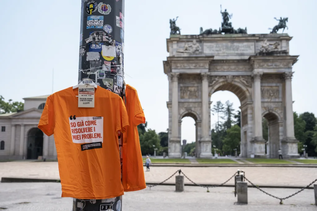 guerrilla di Undressed, #Milano si spoglia dei pregiudizi e si veste di grucce