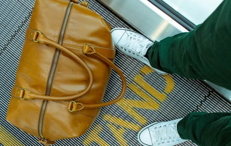 Nuove politiche sui bagagli a mano in aereo: è boom per gli zaini da viaggio