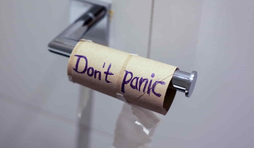 rapporto delle donne con in bagni pubblici, #Bagni pubblici e igiene femminile: per 7 donne su 10 un connubio da evitare