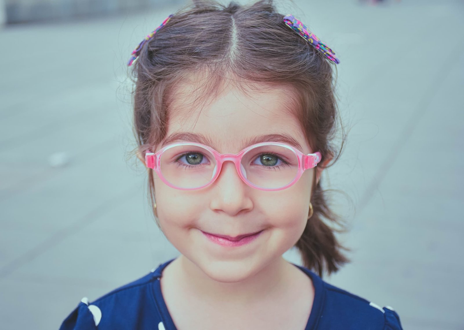 bambina-occhiali