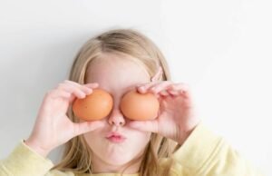 Attenzione agli occhi durante le feste: i consigli per un Natale a prova di bambino