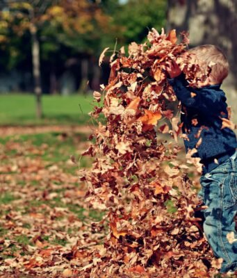 Gli abiti che crescono con i bambini di Petit Pli: ingegneria spaziale al servizio della moda sostenibile