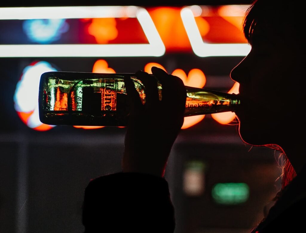 abuso di alcoo nei minorenni, #Undicenne in coma etilico. “Al 39% dei minori non è mai stato rifiutato l’alcol. Un malcostume che continua a fare vittime”