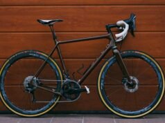 Una bicicletta come atto politico: come il volontariato trasforma i quartieri dal basso