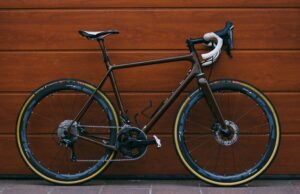 Una bicicletta come atto politico: come il volontariato trasforma i quartieri dal basso