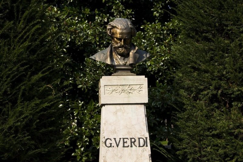 capolavoro di Giuseppe Verdi La traviata, proposto in prima TV su Rai3 venerdì 9 aprile alle 21.20