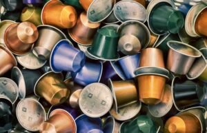 Capsule di caffè, dal 2026 scatta l’obbligo di riciclo in Europa: cosa cambia per consumatori e produttori