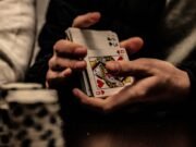 Carte in mano per la ricerca: il Burraco Social Club sfida il diabete di tipo 1