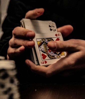 Carte in mano per la ricerca: il Burraco Social Club sfida il diabete di tipo 1