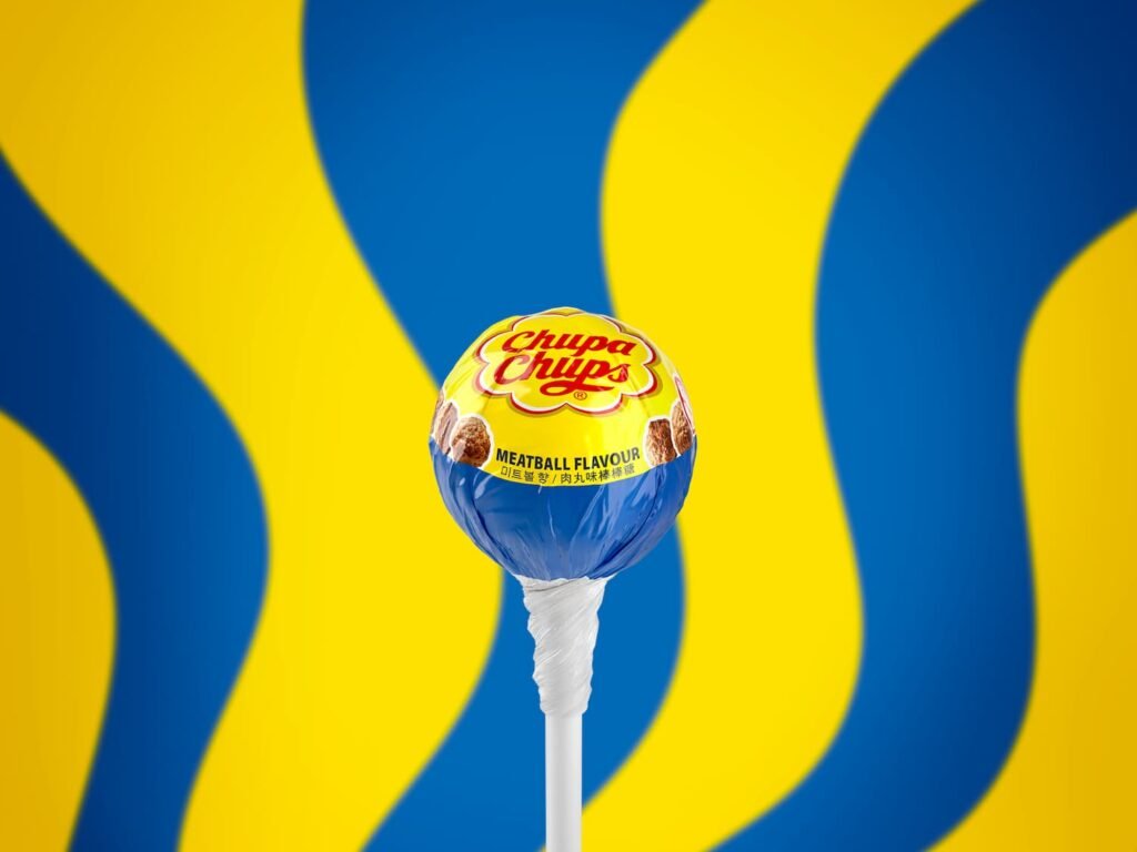 lecca-lecca polpetta IKEA Chupa Chups edizione limitata 2026, IKEA e Chupa Chups trasformano la polpetta svedese in un lecca-lecca