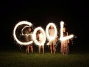 La scienza rivela i 6 tratti universali della coolness: lo studio che ha cambiato tutto