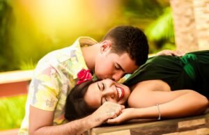 Studio europeo sulle buone maniere: gli italiani spiccano per puntualità e generosità