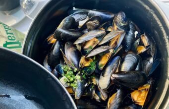 La cozza nera di Taranto: il mollusco che sfida il tempo e racconta l’anima di una città No News la rivista dell'ozio e della serendipità, Ozio e serendipità