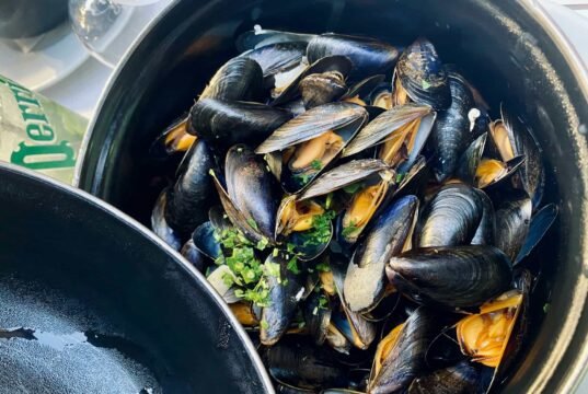 La cozza nera di Taranto: il mollusco che sfida il tempo e racconta l’anima di una città No News la rivista dell'ozio e della serendipità, Ozio e serendipità