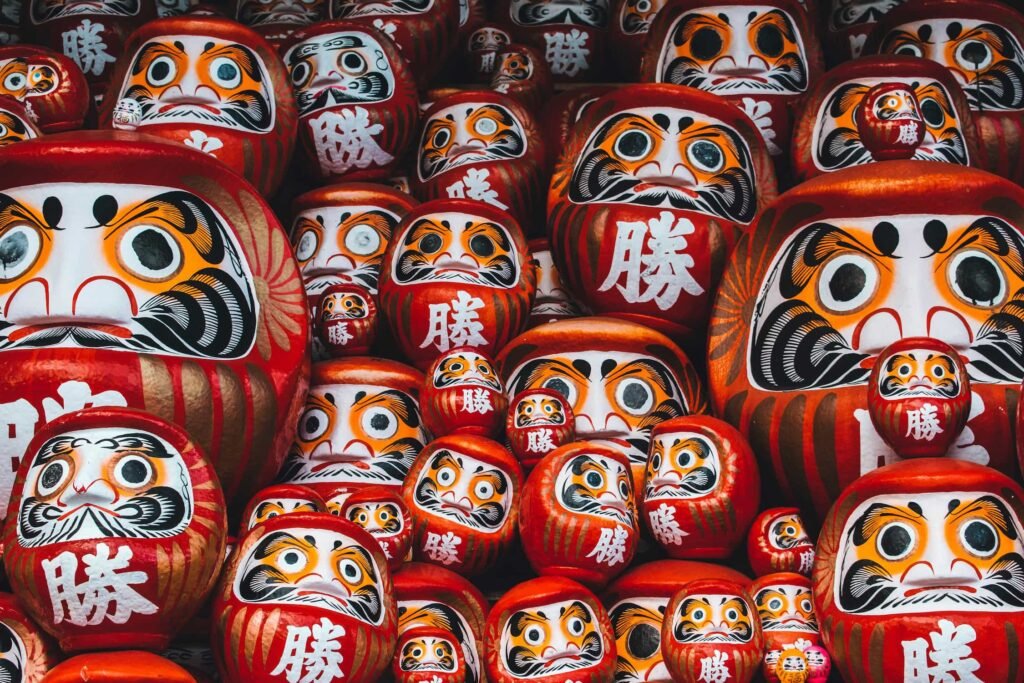 cerimonia bruciatura daruma Giappone, Le cerimonie del daruma in Giappone: dove vedere i roghi sacri che liberano i sogni