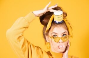 Estate, come avere una pelle giovane: prendersi cura del viso prima, durante e dopo le vacanze