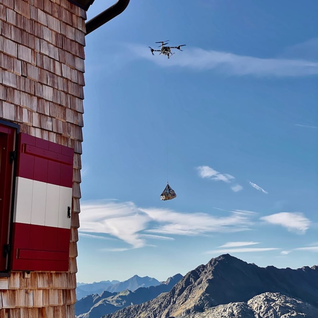 droni cargo rifugi alpini Alto Adige, Droni tra le vette, il futuro arriva nei rifugi alpini