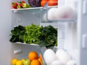 Cibo scaduto: cosa si può mangiare davvero e cosa no