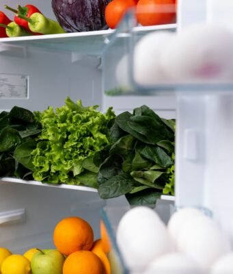 Cibo scaduto: cosa si può mangiare davvero e cosa no