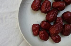 Dal deserto ai bar: il caffè di noccioli di dattero conquista il mondo