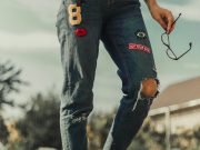 Come i vecchi jeans diventano isolamento termico: la tecnologia che trasforma i rifiuti tessili in materiale edilizio sostenibile