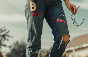 Come i vecchi jeans diventano isolamento termico: la tecnologia che trasforma i rifiuti tessili in materiale edilizio sostenibile