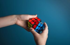A Bergamo la sfida dei maghi del cubo di Rubik