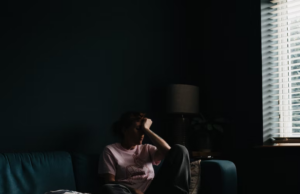 Rischio “hikikomori” tra gli adolescenti italiani: individuati i fattori determinanti hikikomori