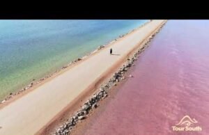 Watermelon Avenue: il drive tricolore che attraversa il lago più surreale dell’Australia meridionale