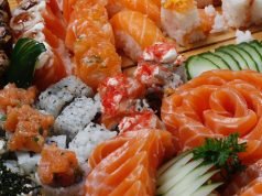 Salmone tra sushi e allevamenti intensivi: un rischio per la salute? #Imparare a cucinare il sushi a casa