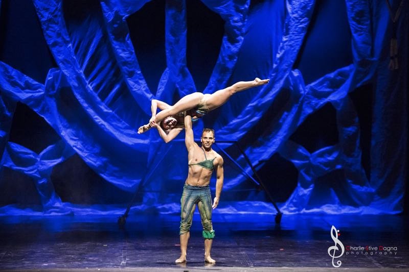 #L’artistica fuga in acrobatica danza