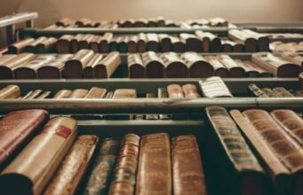 La libreria che vende solo libri autografati: il sogno di un ex sarto novantenne diventa un modello globale No News la rivista dell'ozio e della serendipità, Ozio e serendipità