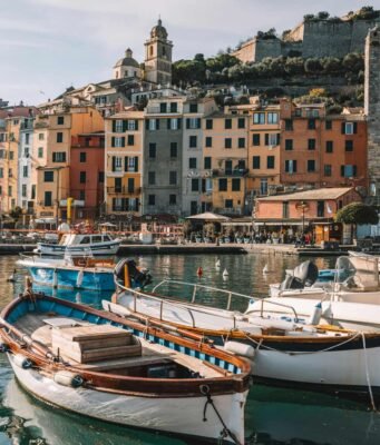 Le facciate dipinte della Liguria: quando l’inganno visivo divenne arte e resistenza fiscale