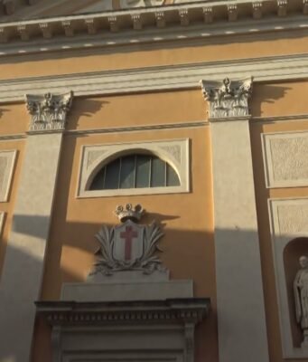 Verona nasconde il più grande reliquiario d’Europa: 30.000 resti sacri in una chiesa dimenticata