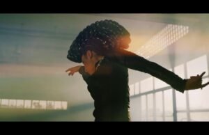 BLOOM è la super band alternative rock formata da GIUSY FERRERI, MAX ZANOTTI, ROBERTA RASCHELLÀ e ALESSANDRO DUCOLI