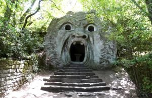 Viaggio surreale nel Parco dei Mostri di Bomarzo