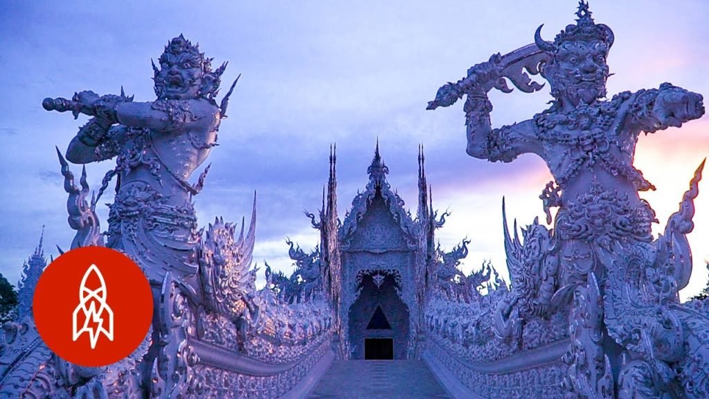 cosa fare e vedere a Chiang Rai, Chiang Rai: tra il bianco abbagliante e il blu celestiale dei templi thailandesi