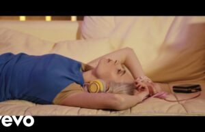 Uscito in radio e in digitale “FULMINI”, il nuovo brano della poliedrica cantautrice CARA