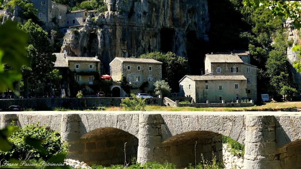 borgo medievale Labeaume Ardèche Francia, Labeaume: un borgo medievale tra le gole dell&#8217;Ardèche