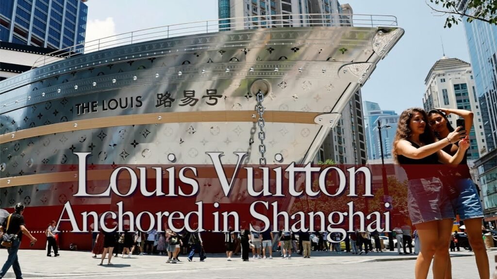 Louis Vuitton The Louis Shanghai flagship store nave, Louis Vuitton salpa verso il futuro con &#8220;The Louis&#8221; a Shanghai