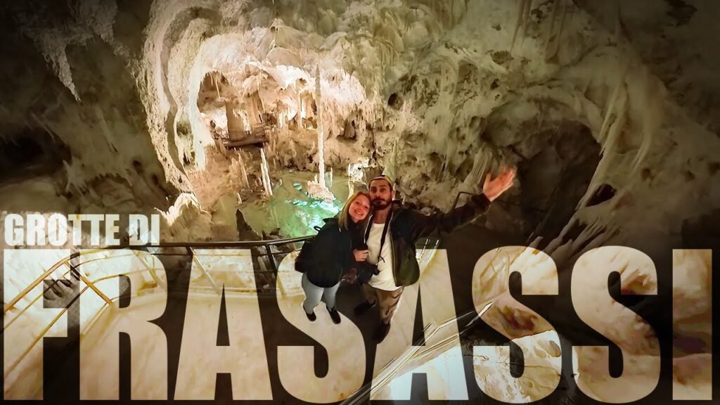 Grotte di Frasassi visita guidata attrazioni turistiche Marche, Il regno silenzioso del tempo nelle Marche