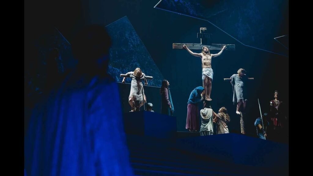 Passionsspiele Erl UNESCO Tirolo Austria teatro sacro, Il Passionsspiele di Erl: una messa in scena corale della passione di Cristo sulle alpi tirolesi
