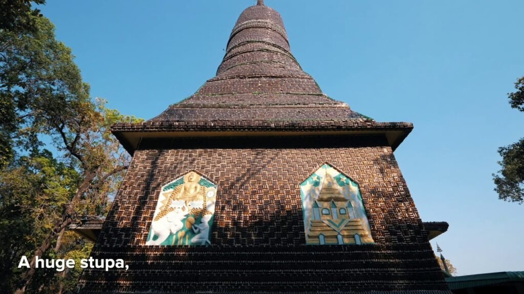 Wat Pa Maha Chedi Kaeo tempio bottiglie Thailandia sostenibile, Un miracolo architettonico nato dal riciclo nella provincia di Sisaket