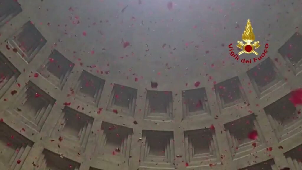 pioggia petali Pantheon Pentecoste Roma, La pioggia di petali al Pantheon di Roma: quando il sacro danza nell’antico