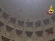 La pioggia di petali al Pantheon di Roma: quando il sacro danza nell’antico