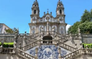 Santuário de Nossa Senhora dos Remédios: 686 gradini verso il paradiso