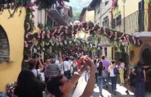 I borghi lombardi che ogni 5 anni sbocciano di carta pesta