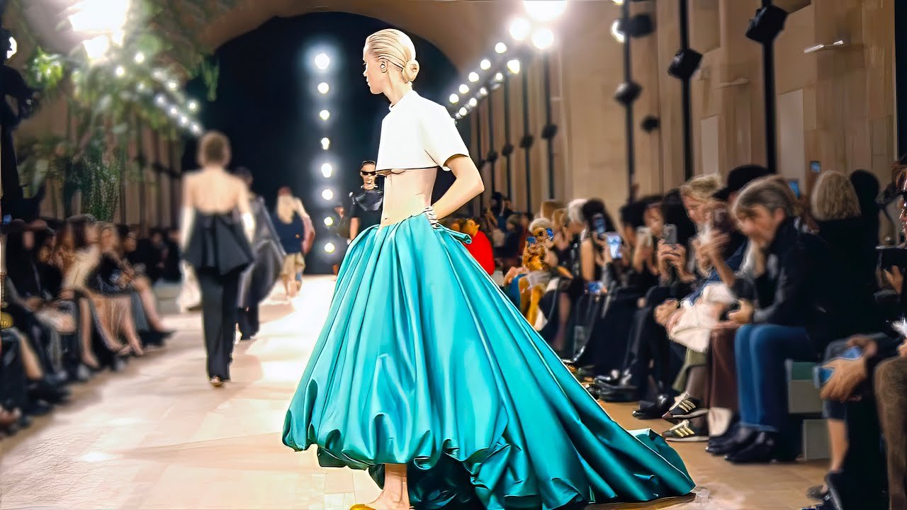 il ritorno della gentilezza pierpaolo piccioli reinventa balenciaga